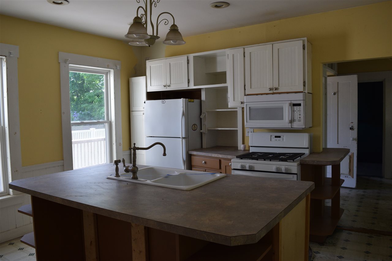 47 Winter Street Rochester, NH 03867 - Photo 4 of 23