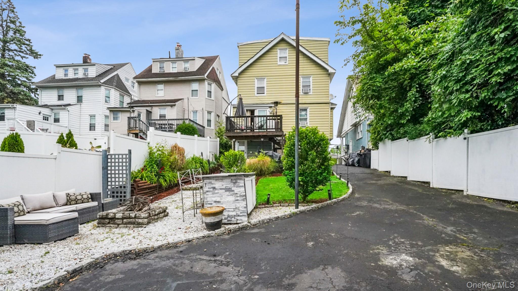 22 Mt Joy Place New Rochelle, NY 10801 - Photo 36 of 38 Bar and entertaining area