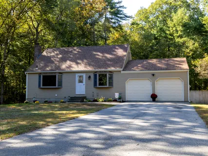 a view of front of house with yard
