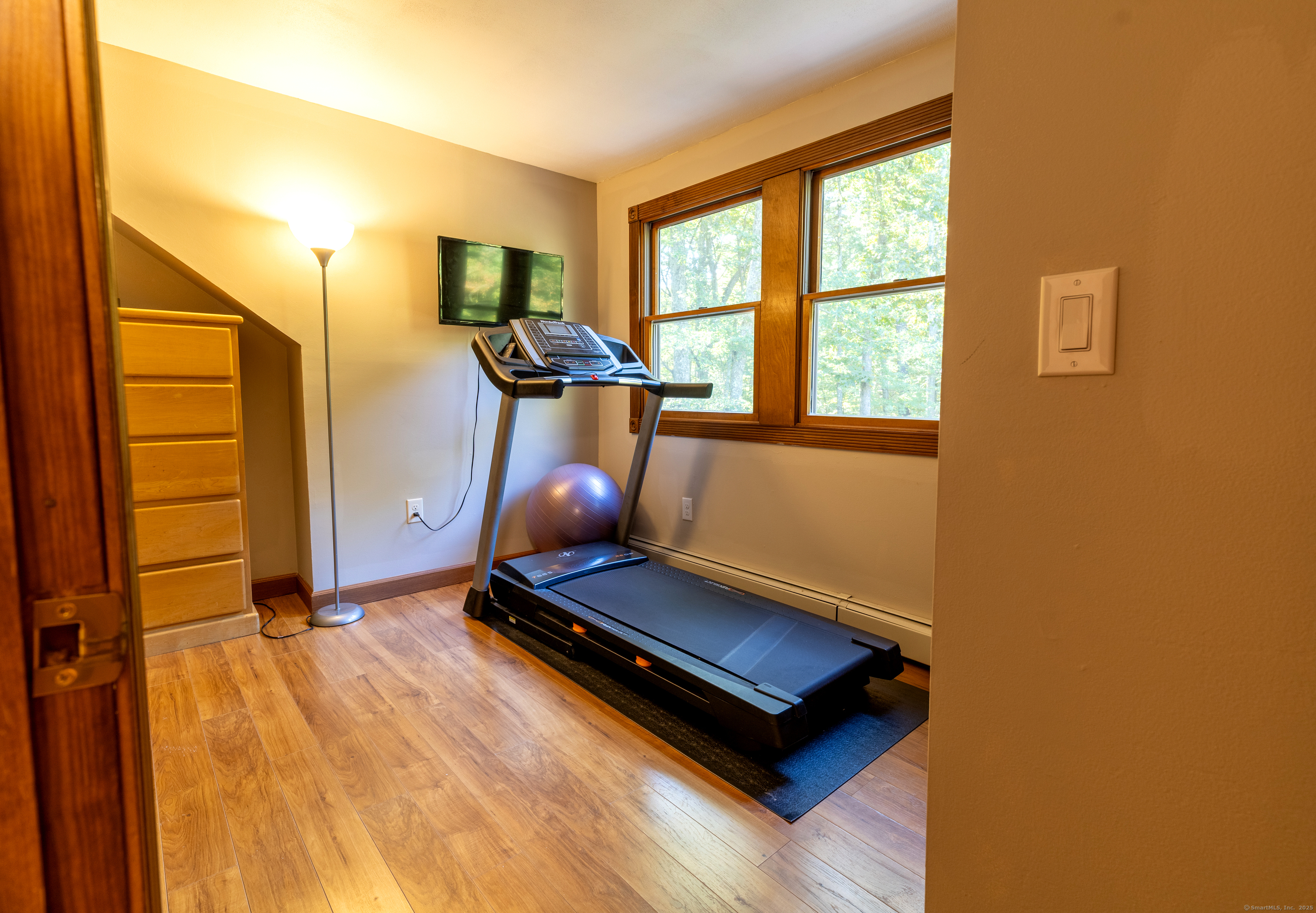 48 Quailcrest Road East Lyme, CT 06333 - Photo 18 of 31 a room with furniture and a window