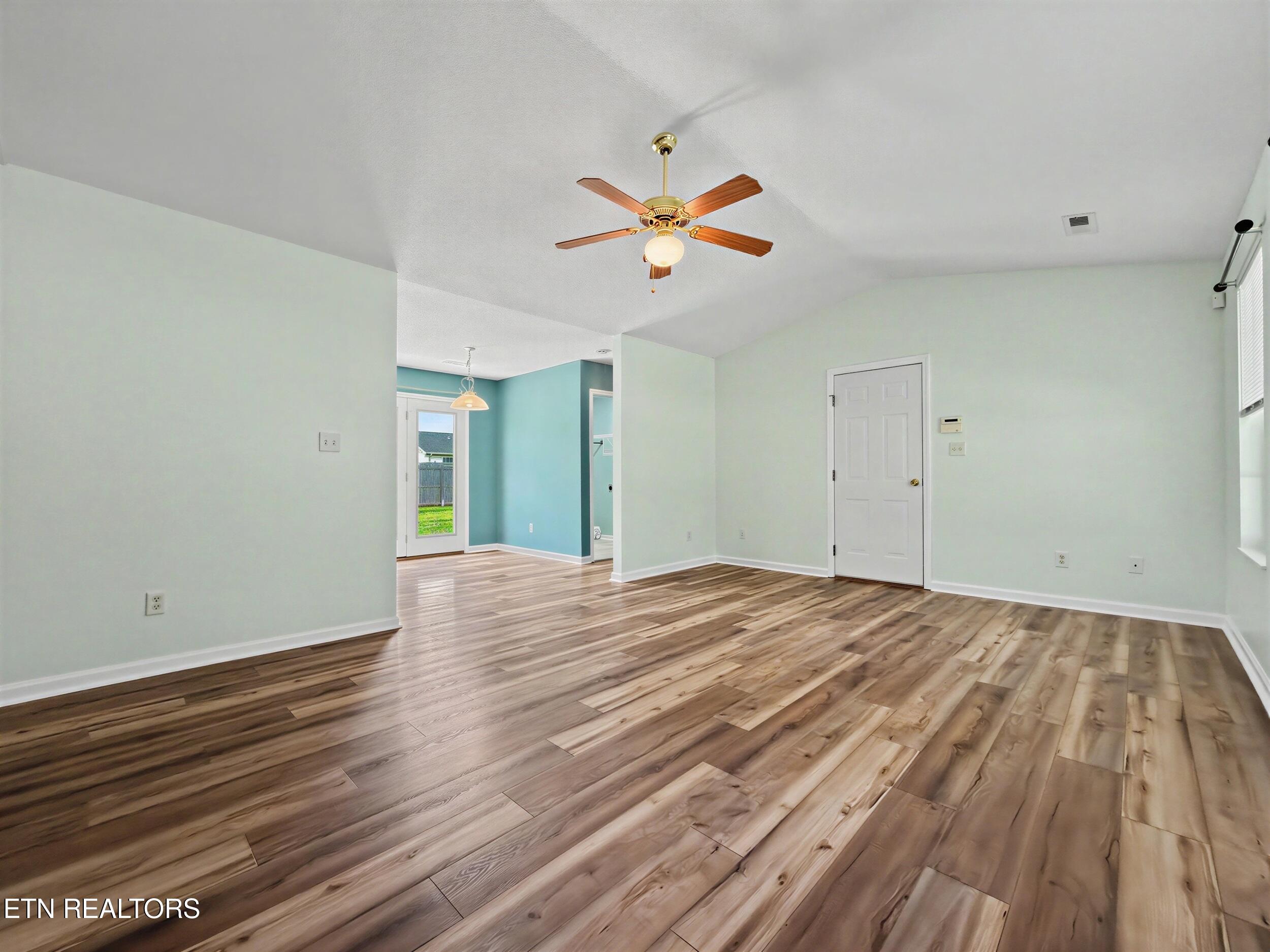 7528 Gary White Road Corryton, TN 37721 - Photo 4 of 27 6_(3)