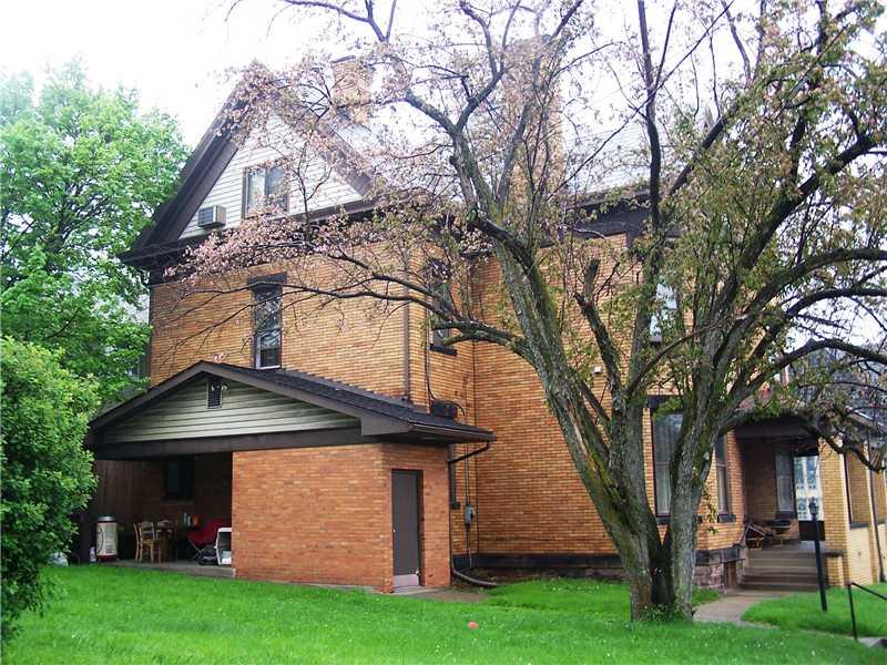 302 Adams Street Rochester, PA 15074 - Photo 4 of 5 Exterior Back.