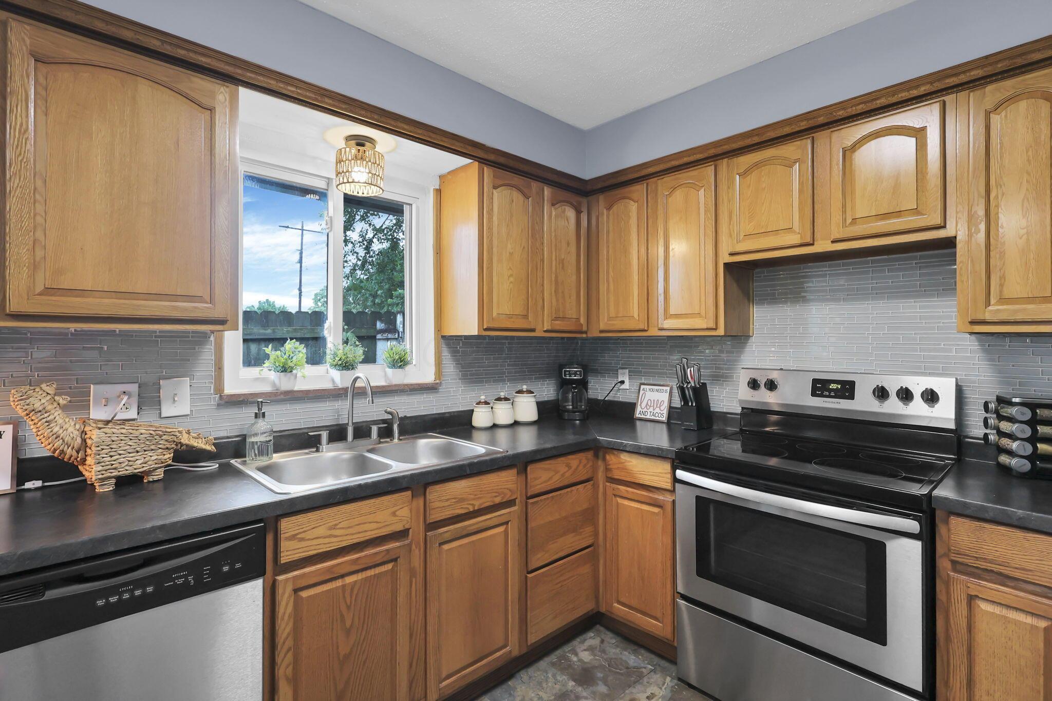 126 Oxley Road Columbus, OH 43228 - Photo 17 of 46