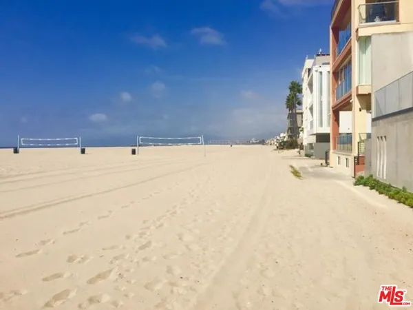 $5,945 | 25 Privateer Street, Marina del Rey, CA 90292