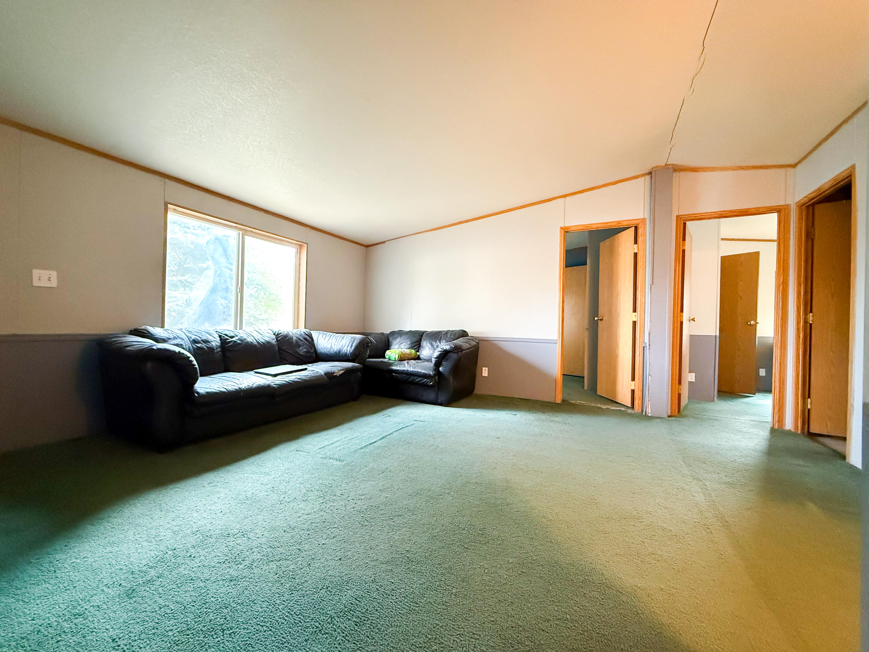 3610 Orindale Road Klamath Falls, OR 97601 - Photo 19 of 34 Living Room