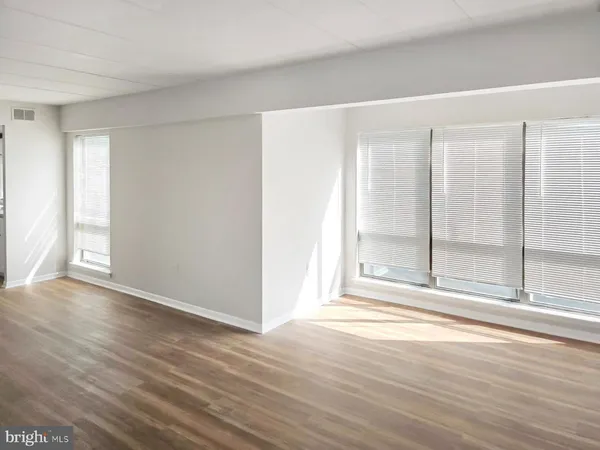 $1,925 | 233 Township Line Road, Unit 2A, Elkins Park, PA 19027