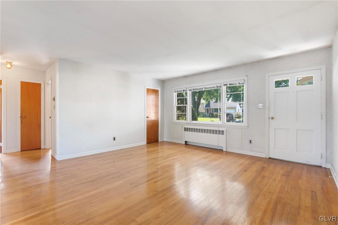 2920 Westminster Road Bethlehem, PA 18017 - Photo 8 of 43 Living Room