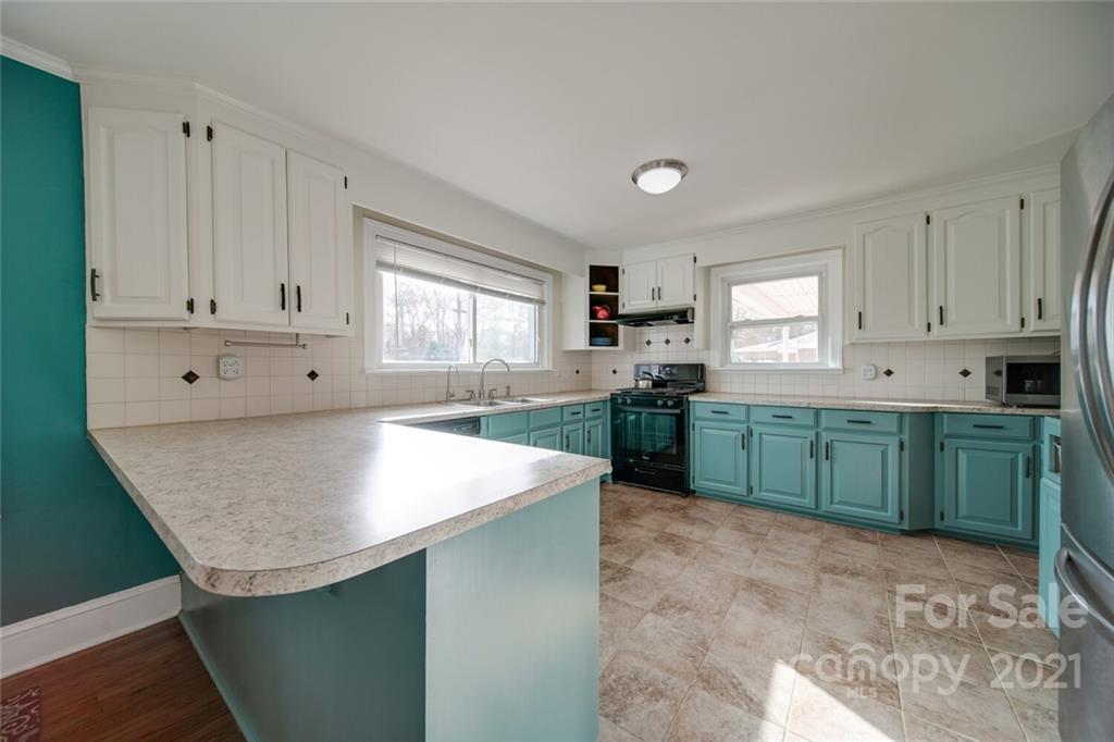 19 Rosedale Avenue Southwest Concord, NC 28027 - Photo 7 of 36 Gallery Image 7