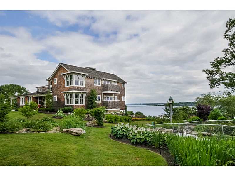 320 East Shore Road Jamestown, RI 02835 - Photo 5 of 25 Exterior Front.