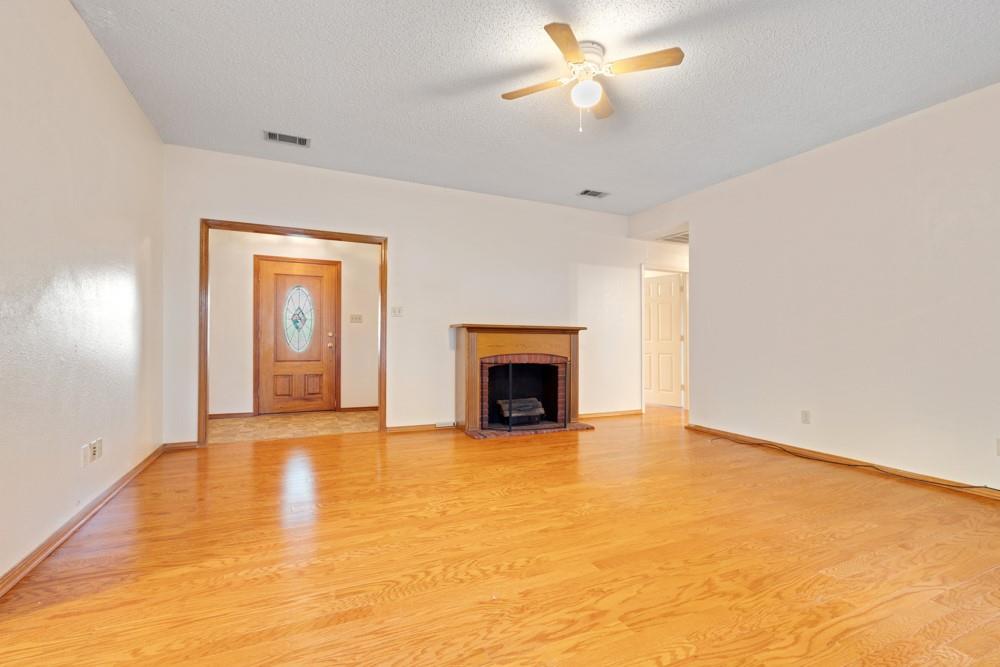 9861 Jim Christal Road Denton, TX 76249 - Photo 5 of 35