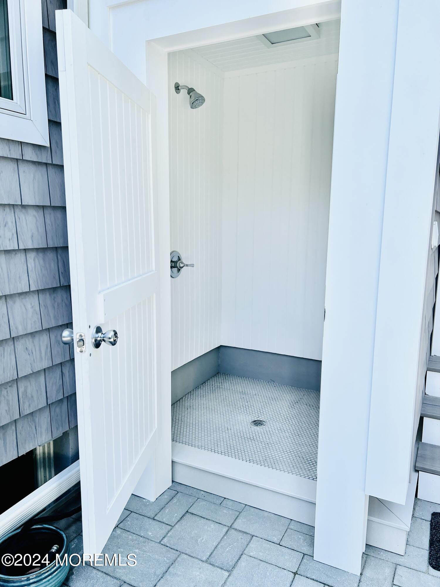 2122 Edgewood Place Spring Lake, NJ 07762 - Photo 15 of 23 a bathroom with a bathtub