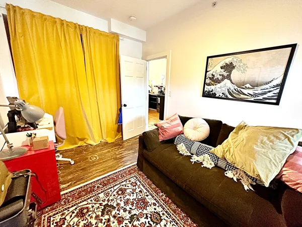 $2,950 | 264 Sumner Street, Unit 3, Boston, MA 02128