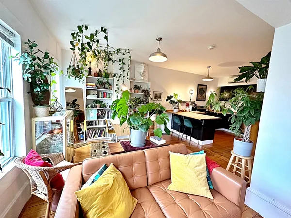 $2,950 | 264 Sumner Street, Unit 3, Boston, MA 02128