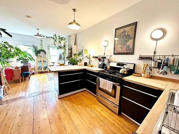 $2,950 | 264 Sumner Street, Unit 3, Boston, MA 02128