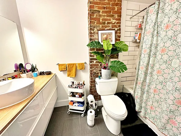 $2,950 | 264 Sumner Street, Unit 3, Boston, MA 02128