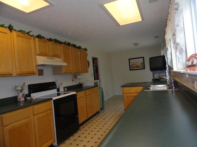 7608 Redcliff Road Indianapolis, IN 46256 - Photo 4 of 17 Gallery Image 4