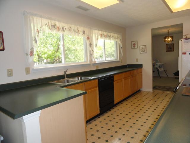 7608 Redcliff Road Indianapolis, IN 46256 - Photo 5 of 17 Gallery Image 5