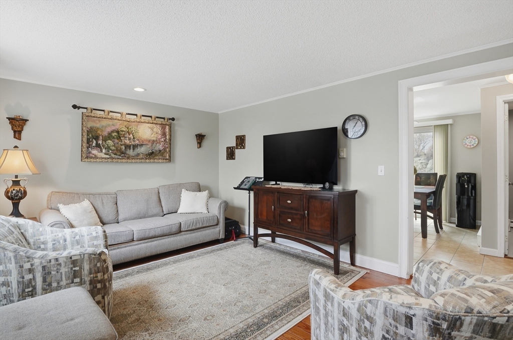 270 Sunderland Road, Unit 2 Worcester, MA 01604 - Photo 4 of 25