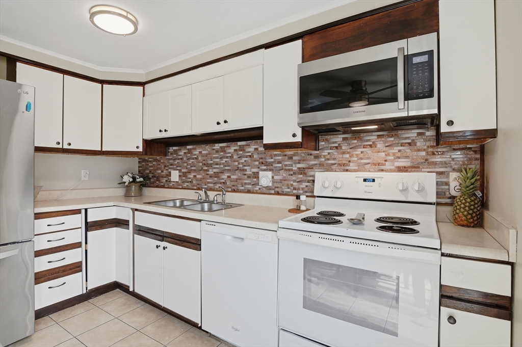 270 Sunderland Road, Unit 2 Worcester, MA 01604 - Photo 7 of 25