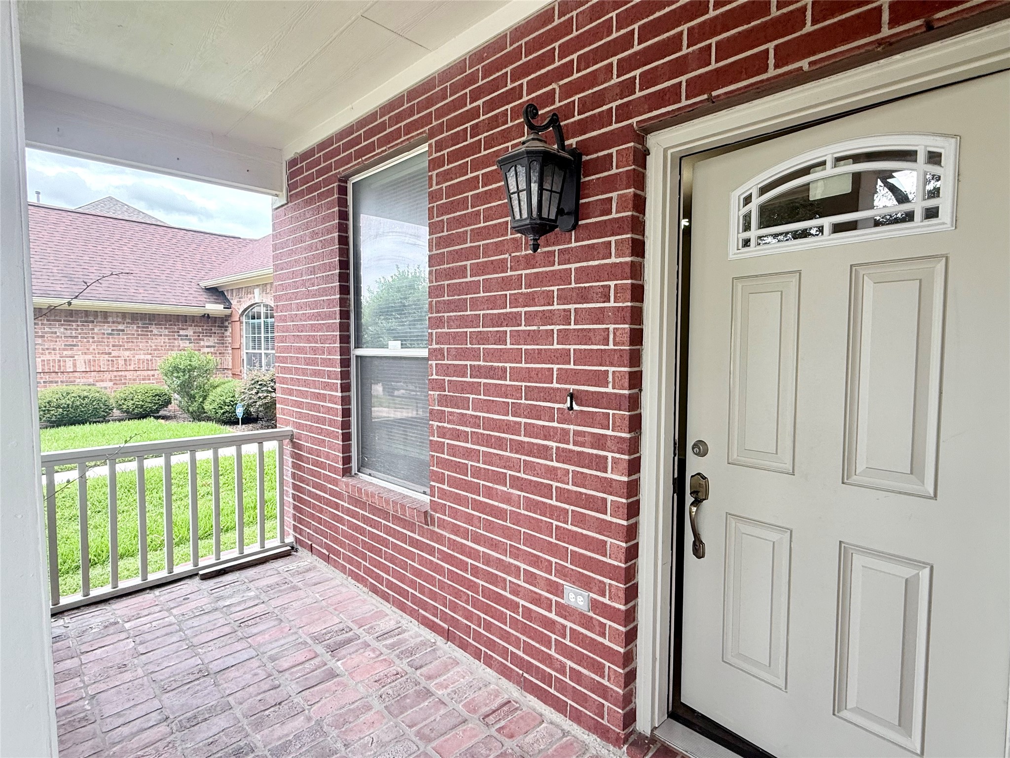 6530 Signal Point Lane Houston, TX 77064 - Photo 3 of 28 Large front porch