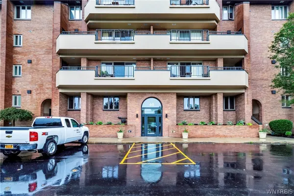 $849,900 | 40 Waterfront Circle, Buffalo, NY 14202