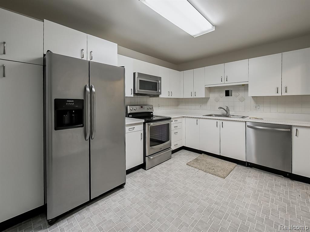 30414 Orchard Lake Road, Unit 12 Farmington, MI 48334 - Photo 5 of 33