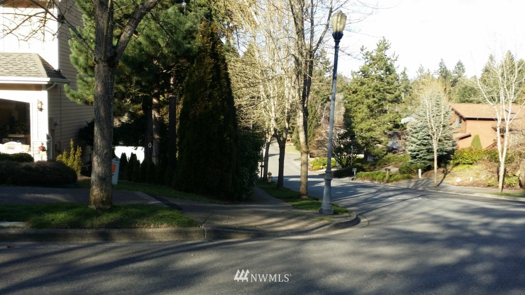 3232 Northeast 26th Court Renton, WA 98056 - Photo 2 of 20 Gallery Image 2