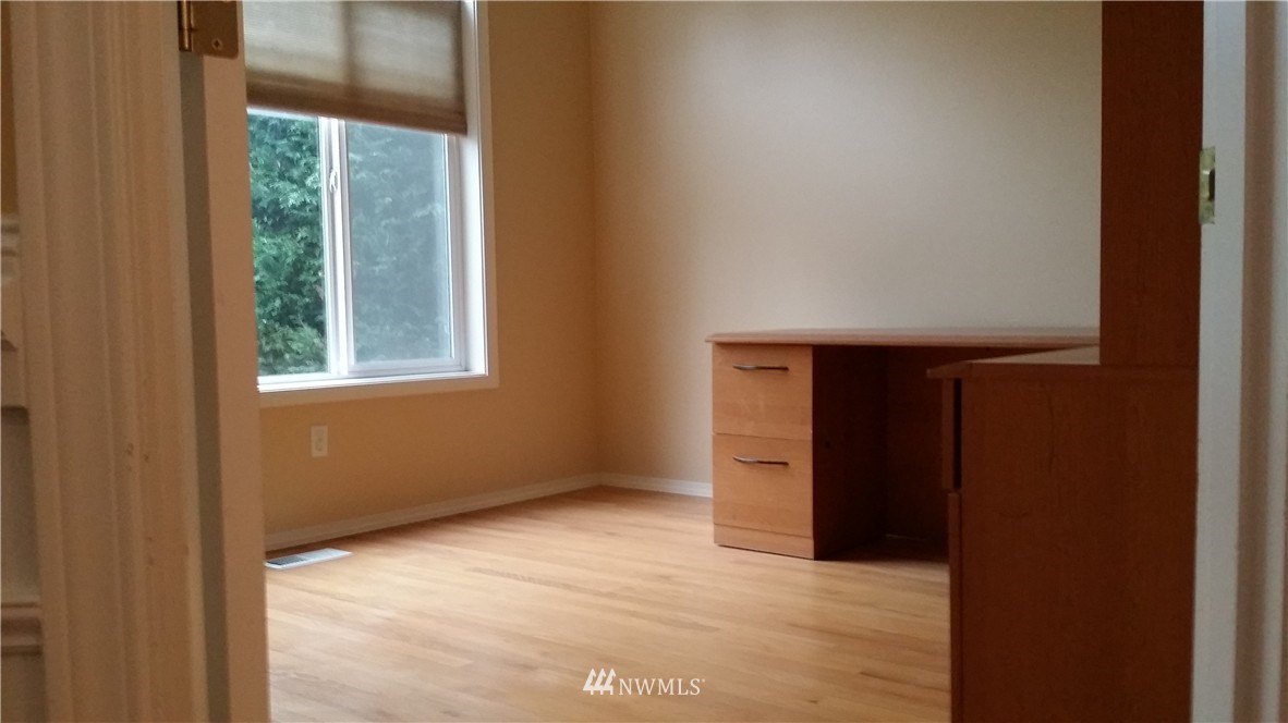 3232 Northeast 26th Court Renton, WA 98056 - Photo 7 of 20 Gallery Image 7