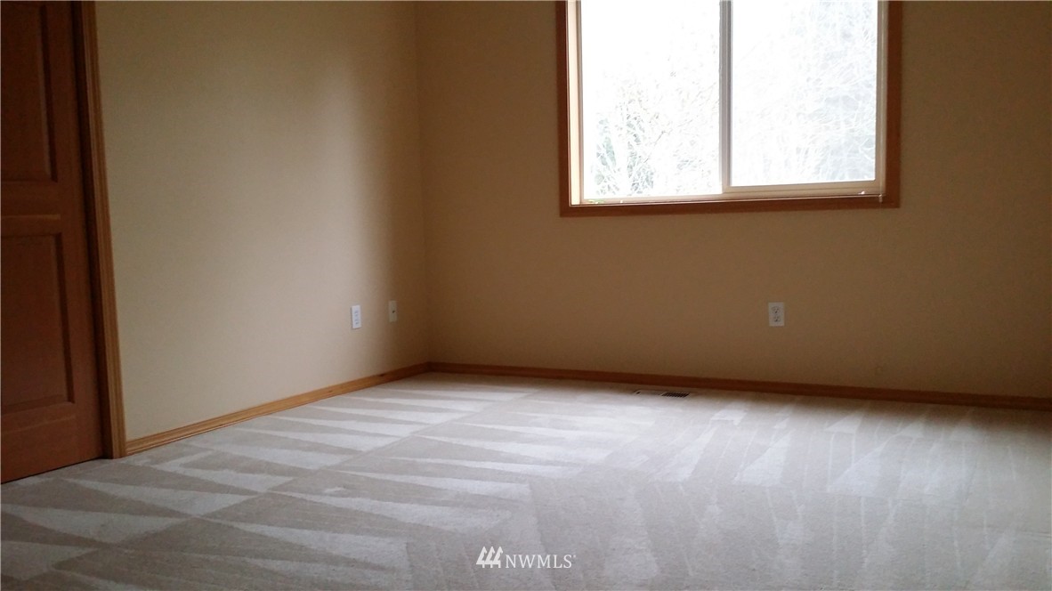 3232 Northeast 26th Court Renton, WA 98056 - Photo 10 of 20 Gallery Image 10