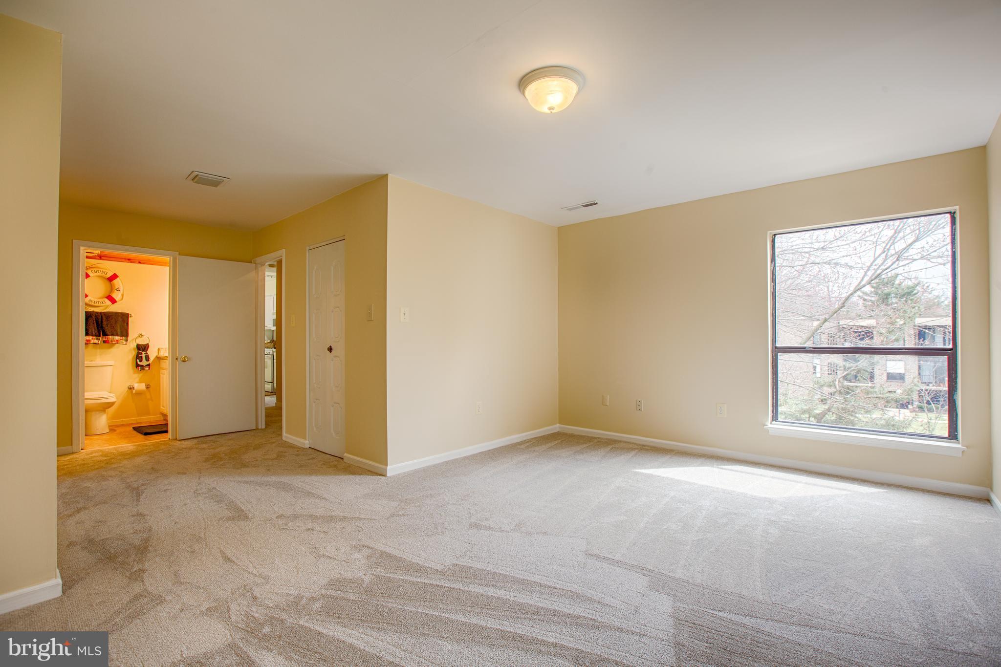 142 Georgetown Road, Unit 10 Annapolis, MD 21403 - Photo 10 of 23 Large master bedroom with en suite bath