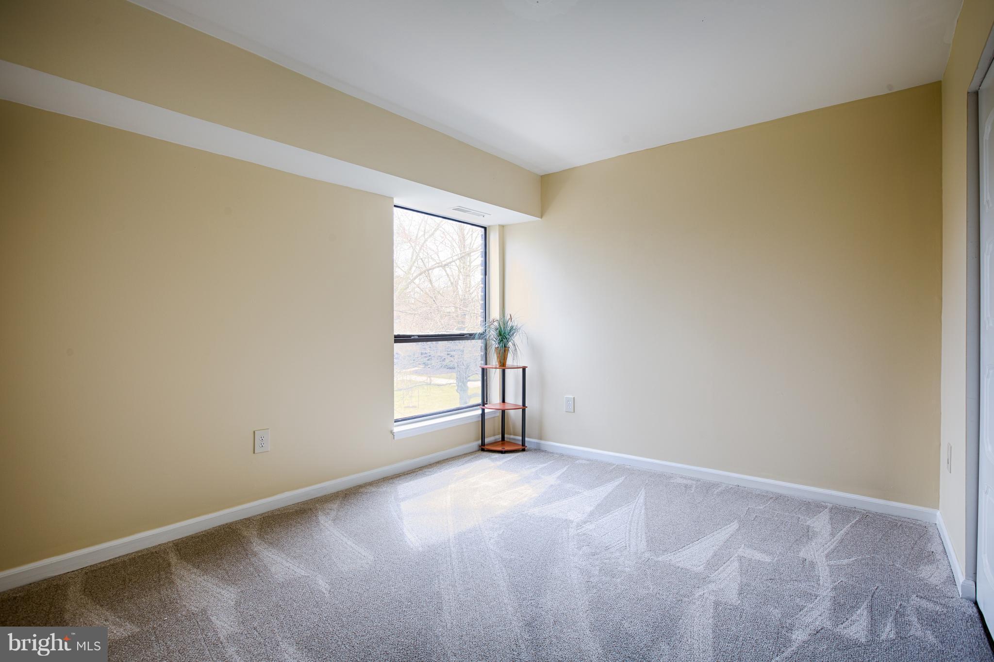 142 Georgetown Road, Unit 10 Annapolis, MD 21403 - Photo 15 of 23 2nd large bedroom