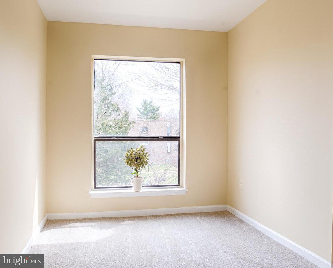 142 Georgetown Road, Unit 10 Annapolis, MD 21403 - Photo 17 of 23 3rd bedroom