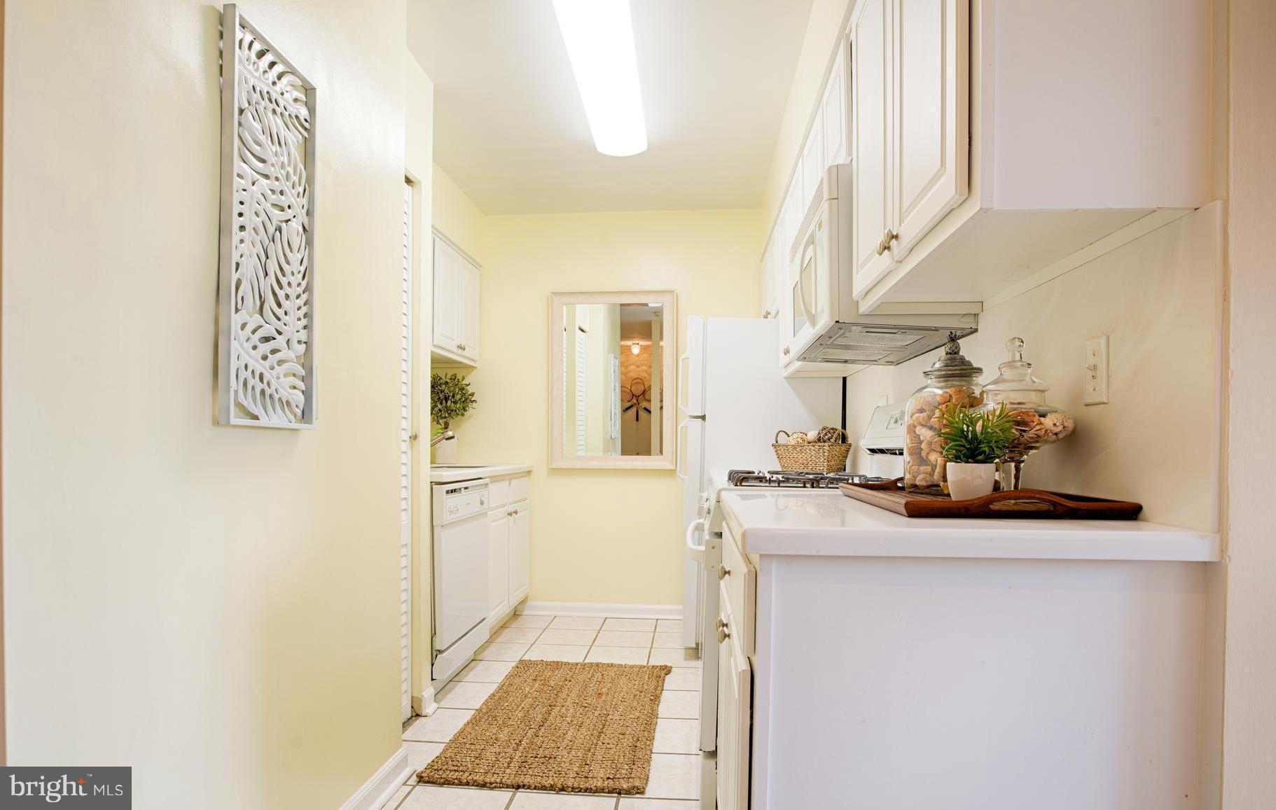 142 Georgetown Road, Unit 10 Annapolis, MD 21403 - Photo 8 of 23 Kitchen