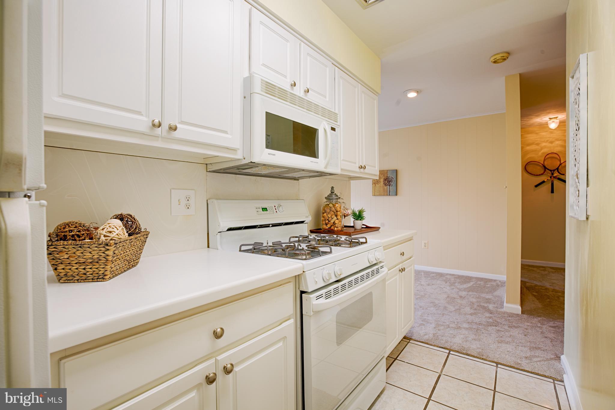 142 Georgetown Road, Unit 10 Annapolis, MD 21403 - Photo 9 of 23 Gas cooking!