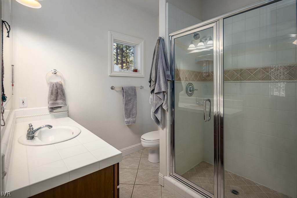 4575 Joy Lake Road Reno, NV 89511 - Photo 18 of 24 Guest Bathroom