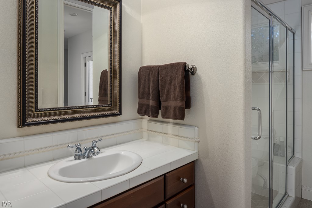 4575 Joy Lake Road Reno, NV 89511 - Photo 21 of 24 Guest Bathroom