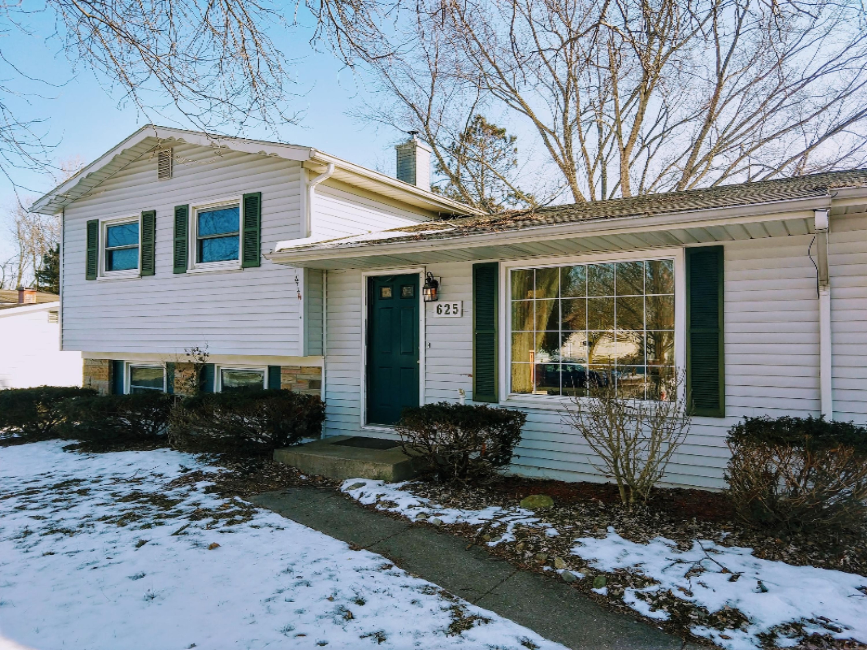 625 Charleston Road Lansing, MI 48917 - Photo 3 of 20 IMG_20200220_100455205_HDR