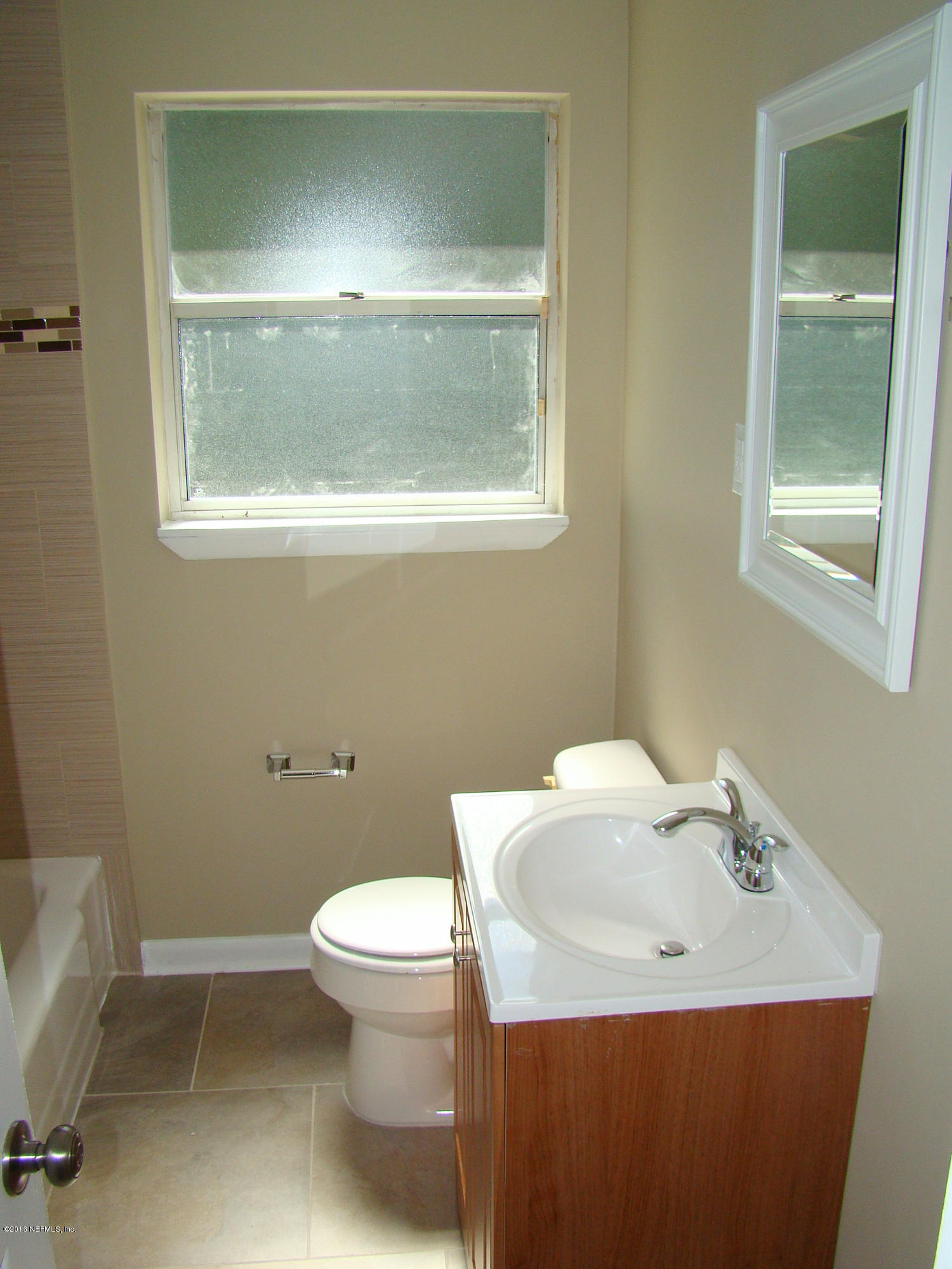 10250 Jolynn Road Jacksonville, FL 32225 - Photo 13 of 20 HALL BATHROOM VIEW 1
