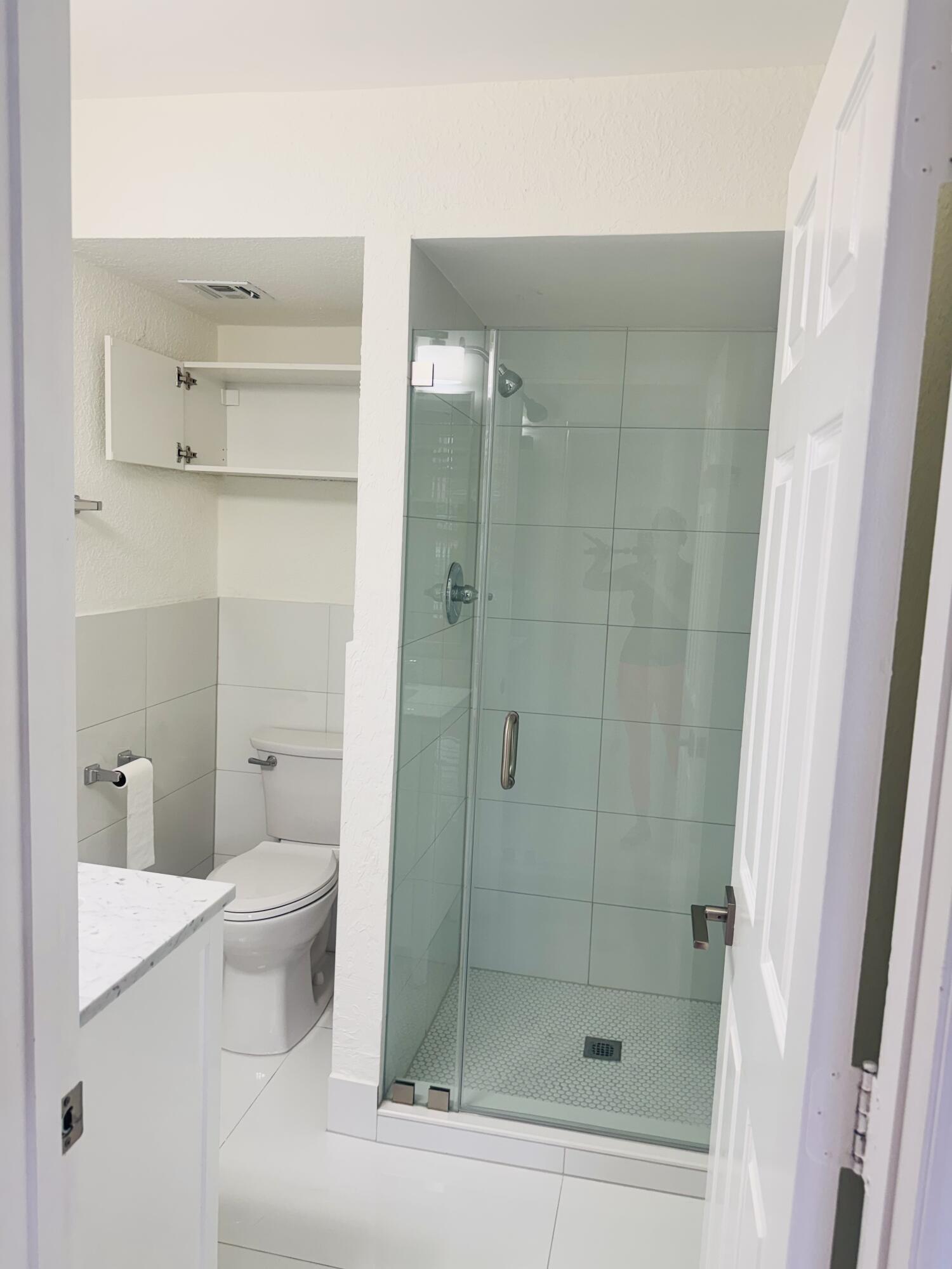 9 Royal Palm Way, Unit 102 Boca Raton, FL 33432 - Photo 18 of 29 Guest bath shower