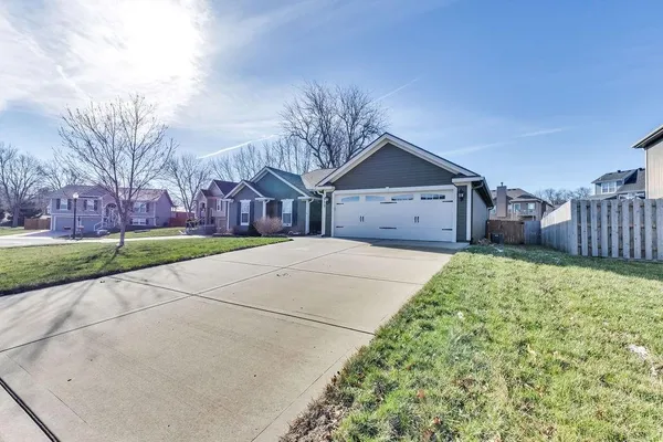 $410,000 | 919 East 8th Circle, Kearney, MO 64060