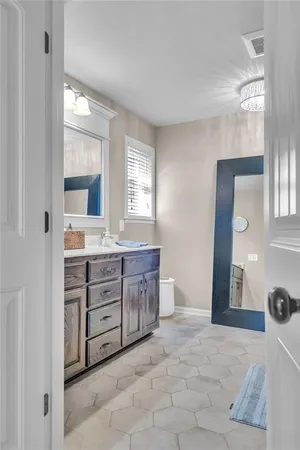 $410,000 | 919 East 8th Circle, Kearney, MO 64060