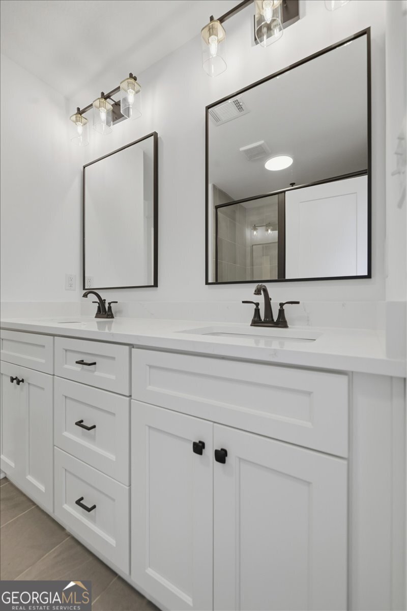 514 New Hope Drive Perry, GA 31069 - Photo 17 of 37 a bathroom with double vanity sink and a mirror