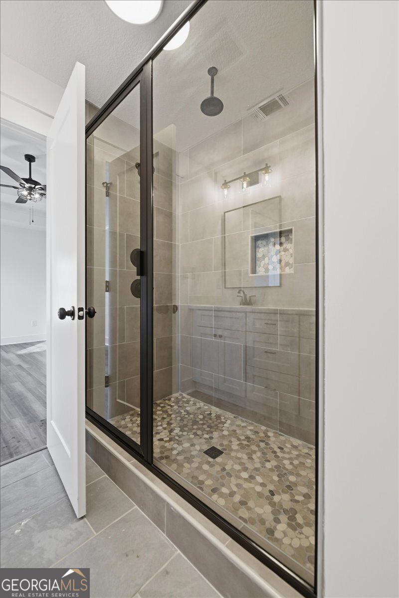 514 New Hope Drive Perry, GA 31069 - Photo 18 of 37 a bathroom with a shower