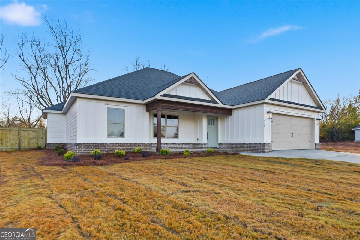 514 New Hope Drive Perry, GA 31069 - Photo 3 of 37 a front view of a house with a yard