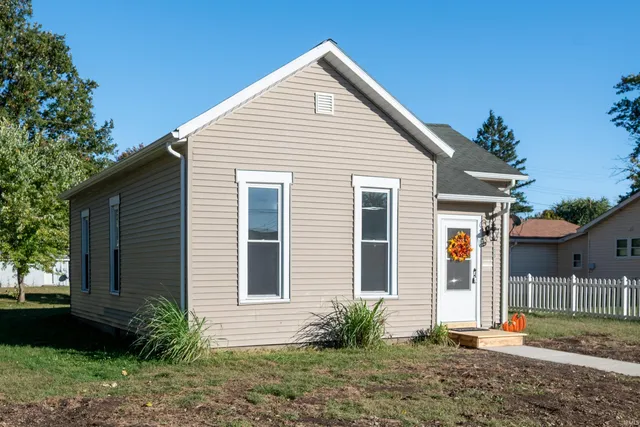 $164,900 | 115 South Walnut Street, Fairmount, IN 46928