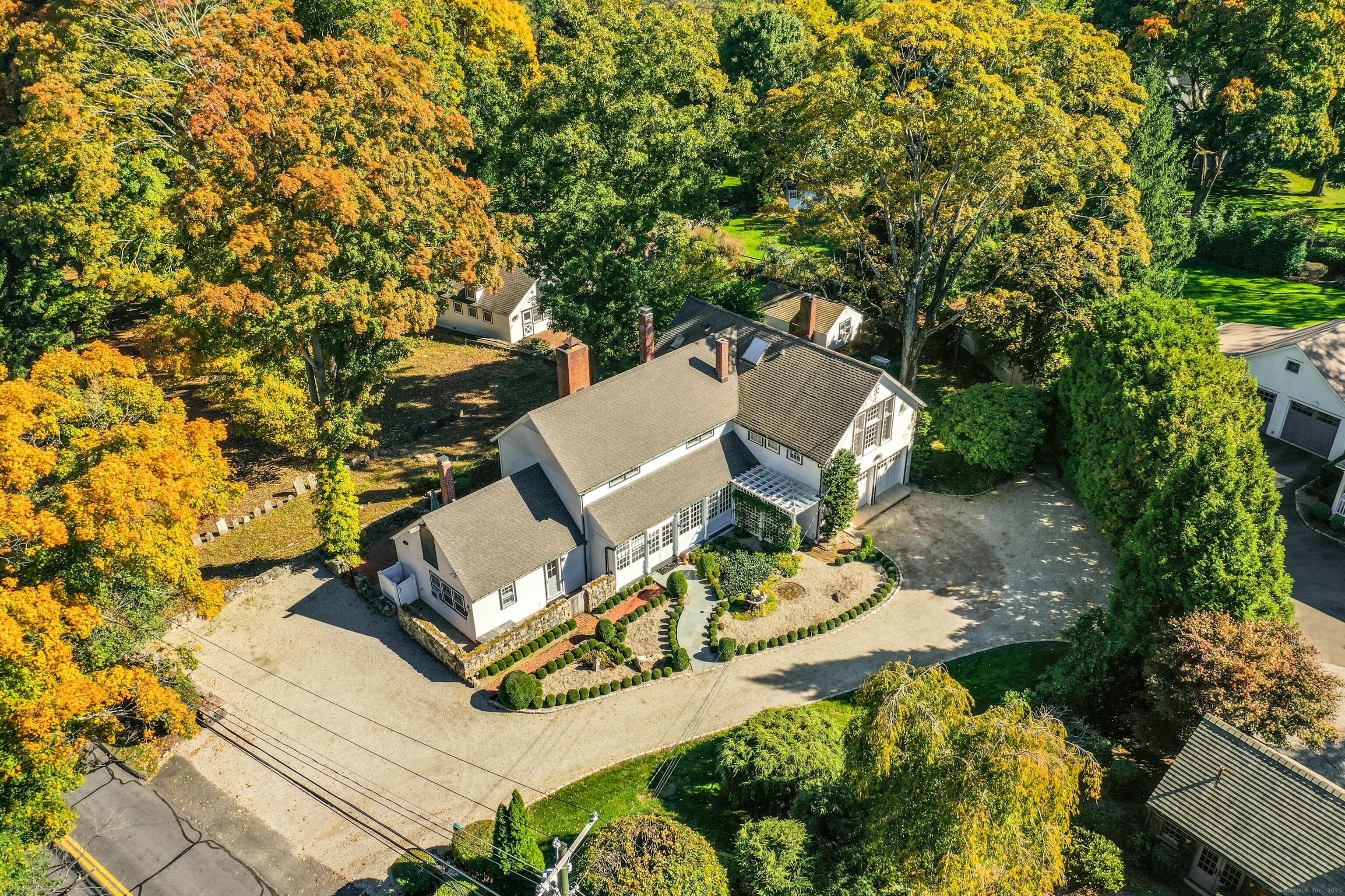 204 Parade Hill Road New Canaan, CT 06840 - Photo 4 of 30