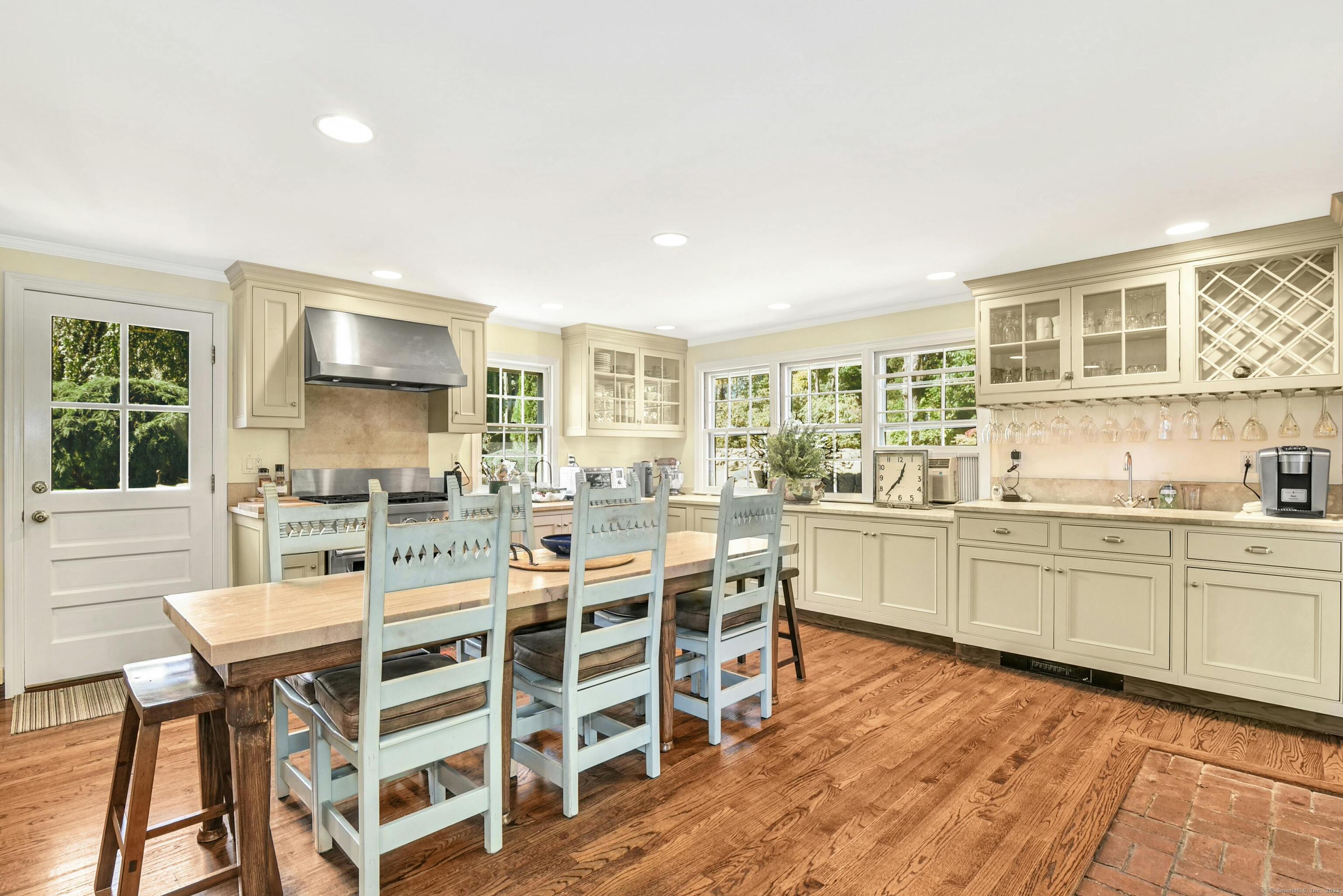 204 Parade Hill Road New Canaan, CT 06840 - Photo 9 of 30