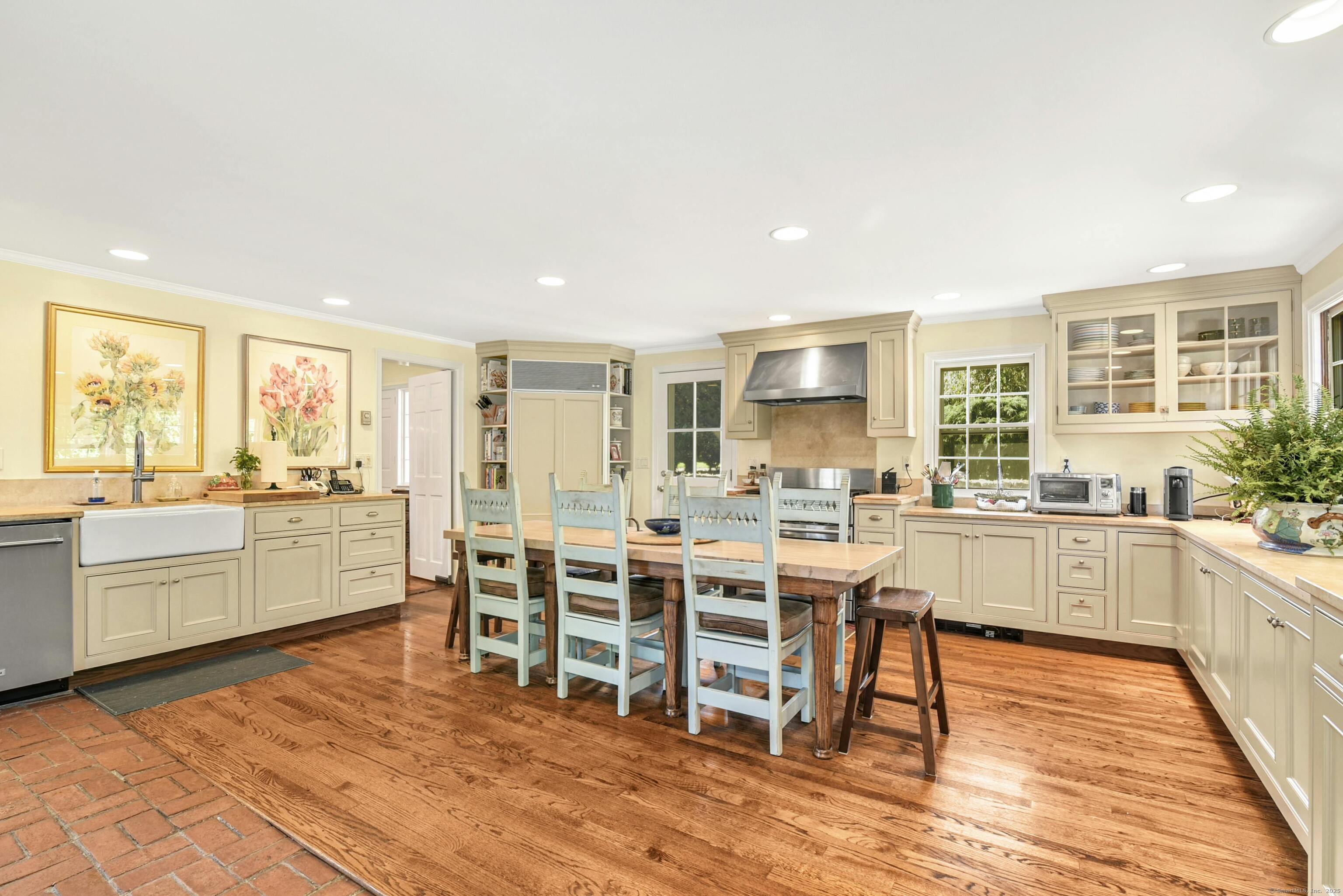 204 Parade Hill Road New Canaan, CT 06840 - Photo 10 of 30