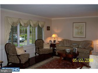310 Walnut Avenue Evesham, NJ 08053 - Photo 4 of 12 Living Room