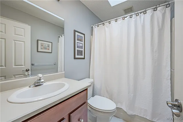 $399,000 | 5426 Carleton Lake Drive, Lockport Town, NY 14094